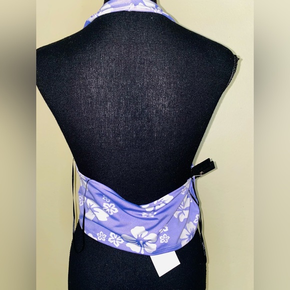 H&M cropped top size L  H&M Divided 
Halter neck Crop top 
In woven fabric - Picture 12 of 13